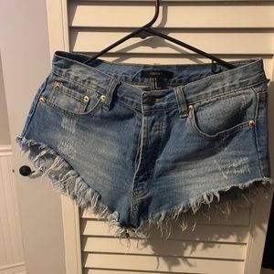 V shaped Ripped denim shorts